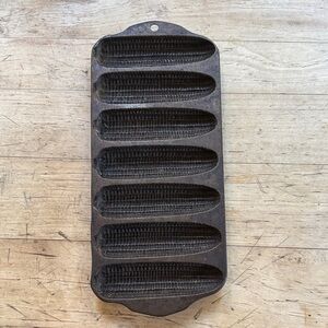 Griswold Vintage Cast Iron #273 Crispy Corn Pan
